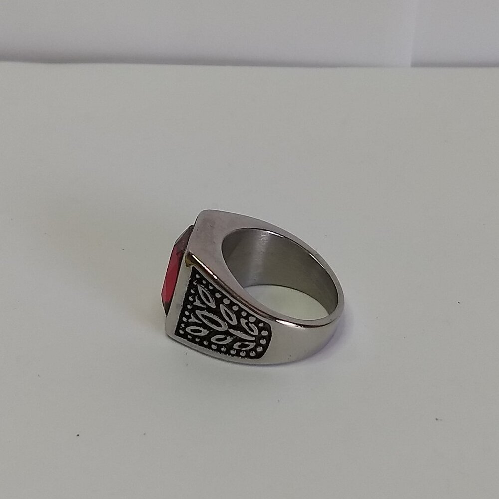 Red Rectangular Faceted Stone Ring Chunky Heavy Ornate Detail Sides Size 8 Goth - Picture 4 of 8
